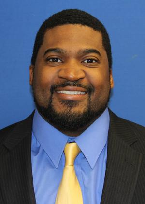 PJHedrington's tweet photo. Coach of the year and Defensive Coach of the year. #NoConversationNeeded
@NCAA_FCS @pioneerFBleague @DrakeBulldogsFB @SSN_Drake @WeAreAFCA @FootballScoop @ESPNCFB @keithmurphy @KCCI https://t.co/LuqoZYdVrf