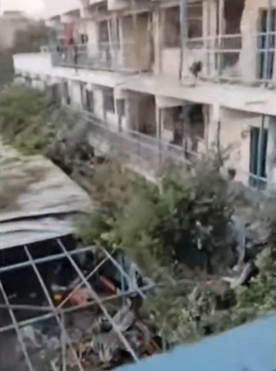 Osinttechnical's tweet photo. Earlier today, a reported Israeli airstrike hit the UNRWA Al Fakhoora school in North Gaza, housing displaced refugees. 

Footage shared by Al-Jazeera shows damage to the north and western sides of the school, and over 30 deceased, including women and children. https://t.co/cYQjkcUHpI