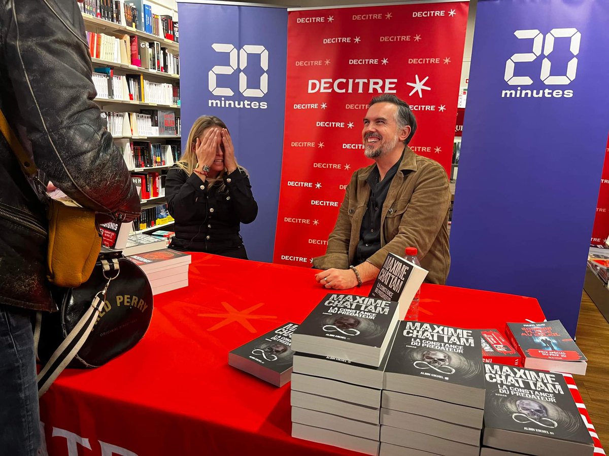 C'était il y a un an. Je recevais le prix 20 minutes pour mon roman INSIGNIS en présence du président du jury et maître du thriller, <a href="/ChattamMaxime/">Maxime Chattam</a> . J'espère avoir la chance, un jour, de dédicacer à nouveau à ses côtés. 

#enroutepourunnouveauroman 
#thriller
#birthdaybook