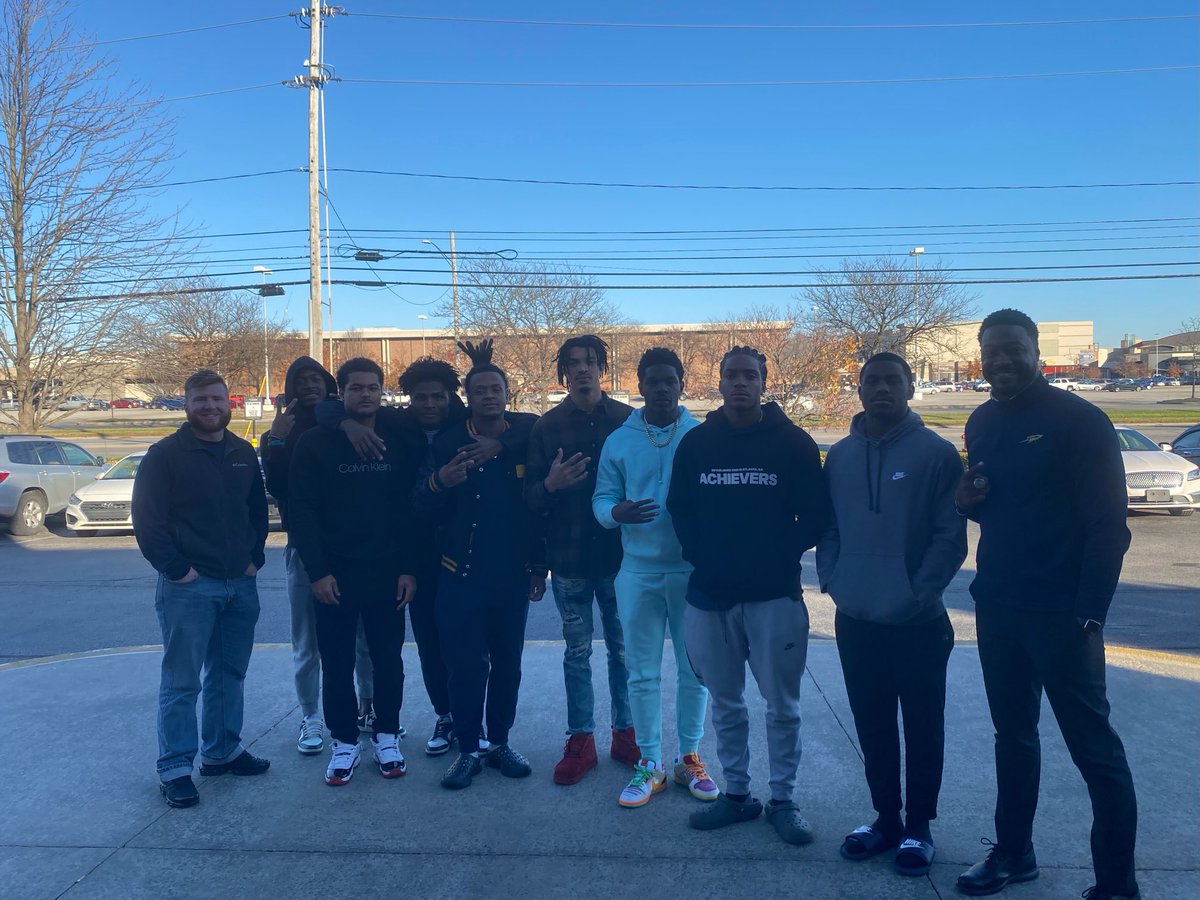 Steppers out for a family meal! Love these guys, straight ballers in this pic! 3 more opportunities with each other, 1 day at a time, 1 practice at a time, 1 game at a time! LET’S GO! 🚀🚀🚀