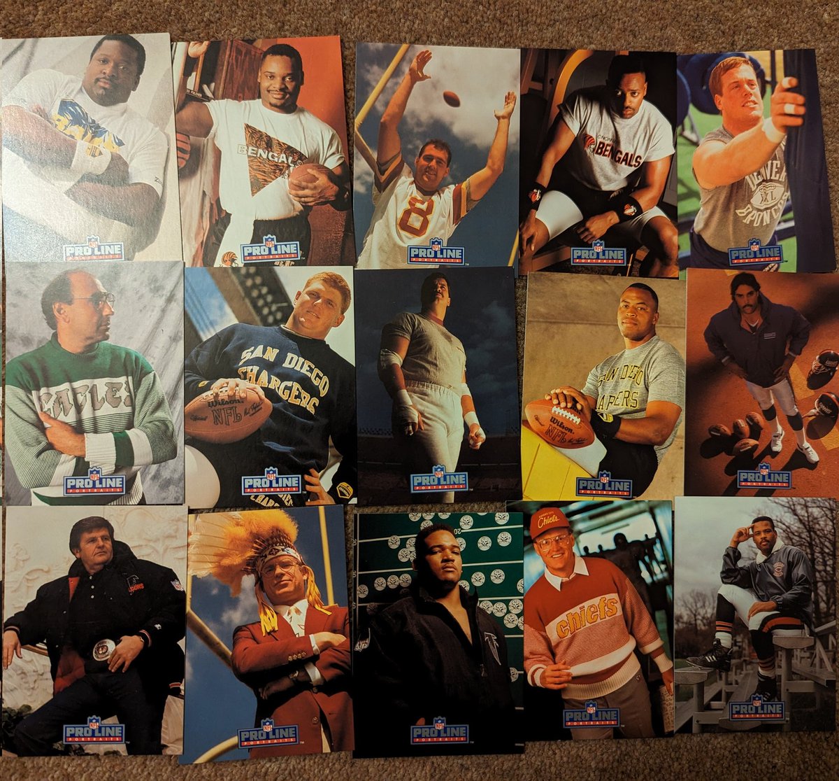 Robertososos's tweet photo. Some of the NFL Proline Portrait card poses are wild @THE_Ickster @Ericthomasbtc @GregKragen @seanlandeta https://t.co/nXECrHu45w