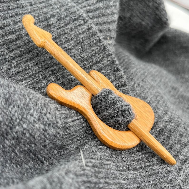 calamity_dawn's tweet photo. It's finally #Sweaterweather here on the Eastern Shore of VA - chilly!
https://t.co/O8bQUo9OV5 #sweater #fall #autumn #shawl #autumnvibes #sweaterseason #cozy #shawlpin #pennanular #easternshoreva #guitarpin #guitar #scarfpin #pumpkinspice #fallstyle #autumnleaves #knitting https://t.co/B581zA7y2q