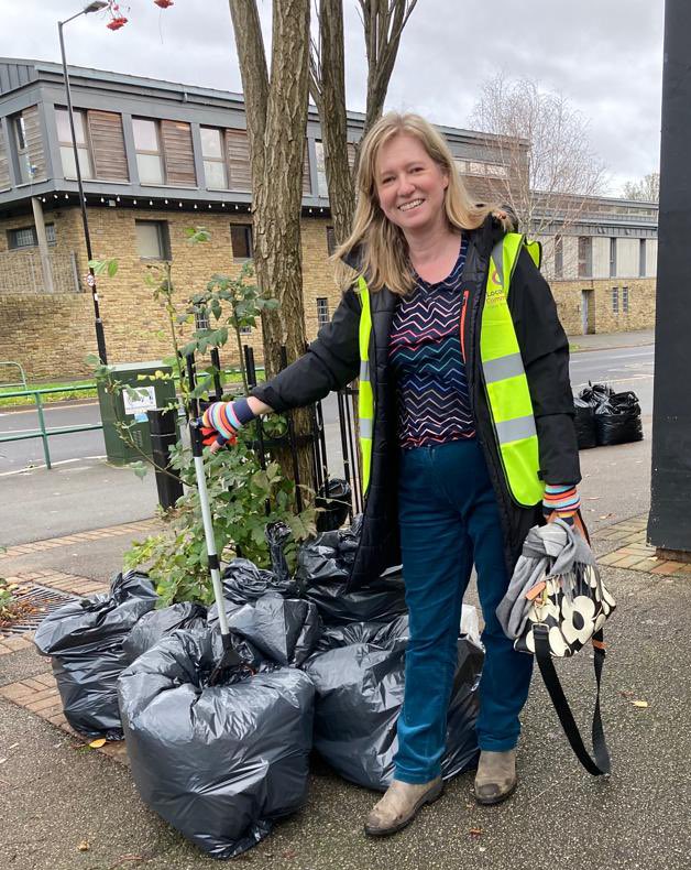 Really enjoyed helping out at the litter pick in #FirthPark today. 
Given how much effort people have put into the local area (the roundabout display, the library shutters, the planters, the park, etc), it feels right to try and keep it all looking good.
#firthparkisfantastic