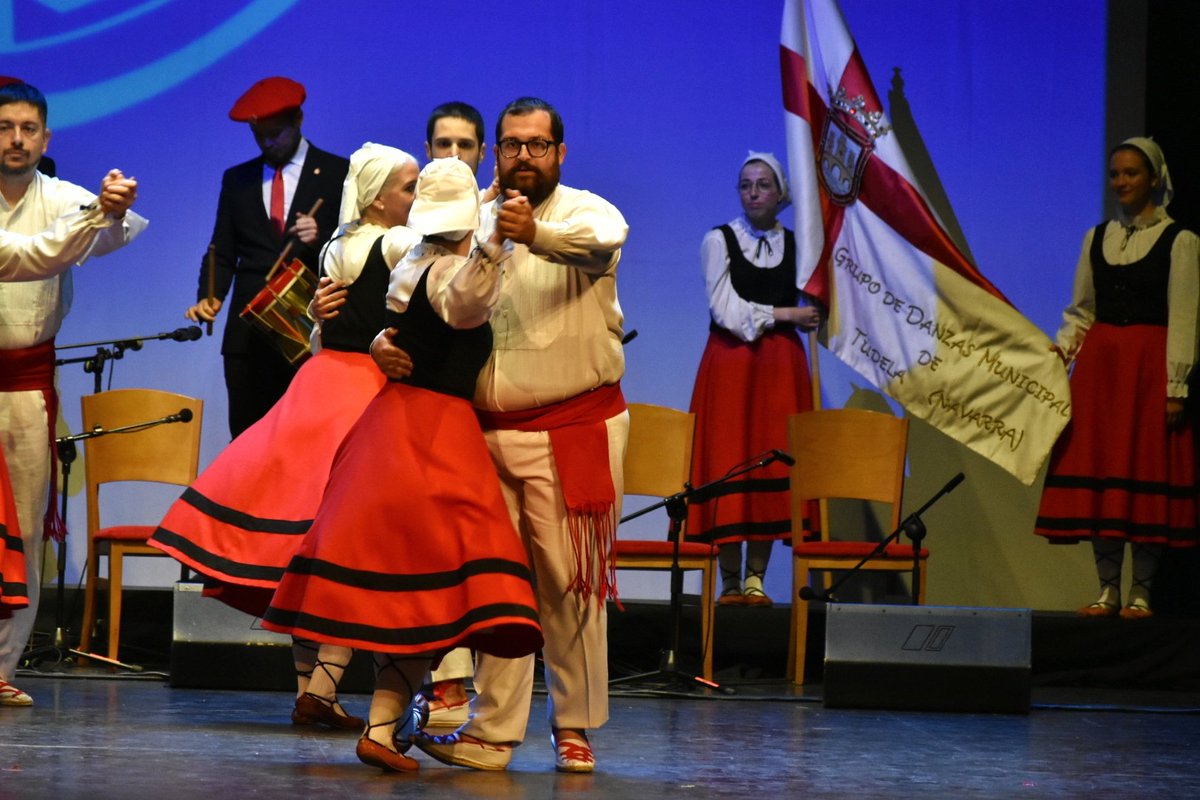 📸 Un año más el coliseo lorquino ha sido el escenario del Festival Nacional de Folclore "Ciudad de Lorca" organizado por <a href="/FolkLorca/">CYDVIRGENDLASHUERTAS</a>

#Cultura #Tradición #NoviembreEsSanClemente