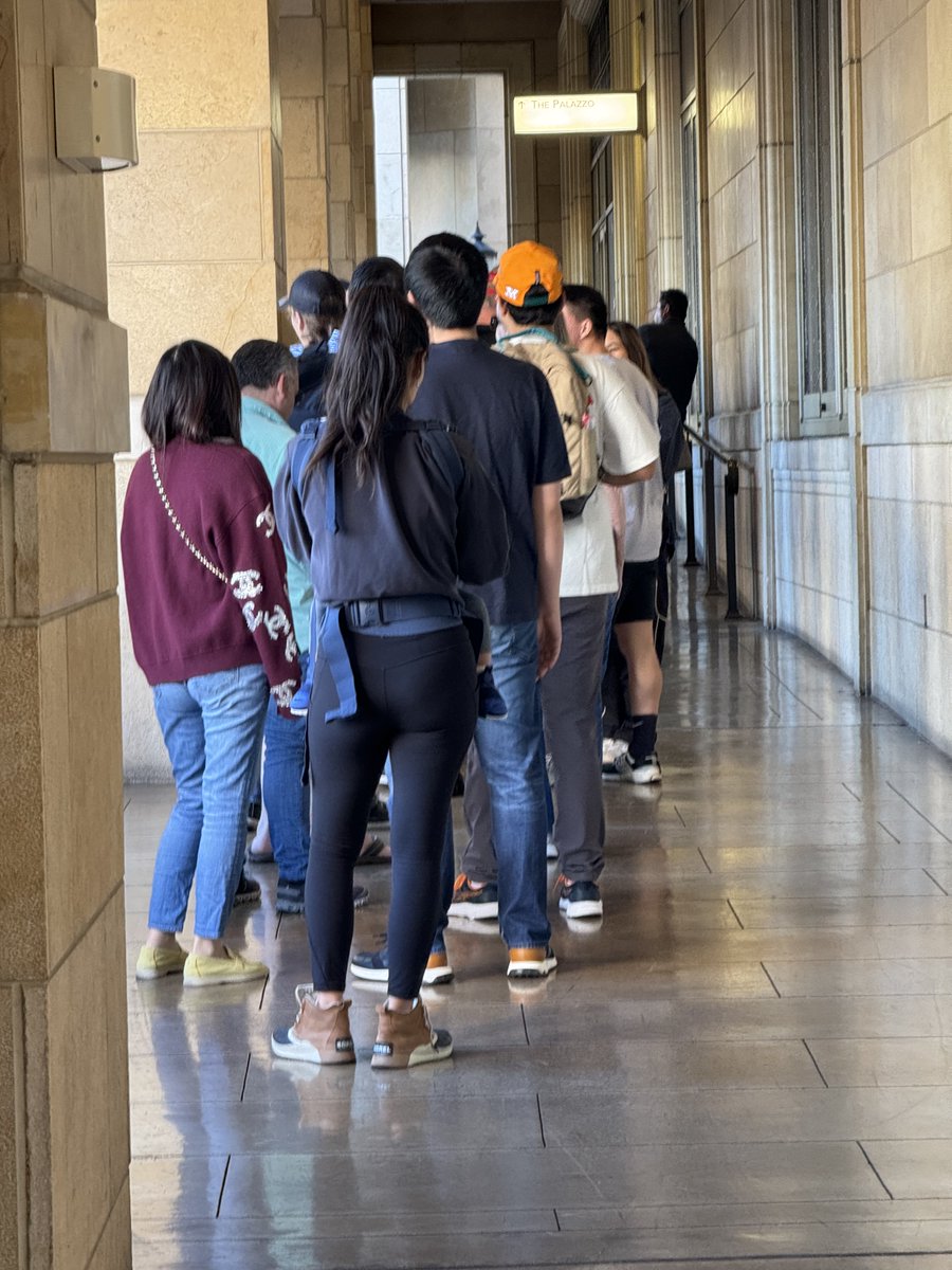 hackdefense's tweet image. Another @F1LasVegas fail - impossible to even get in the F1 store @VenetianVegas to buy overpriced merch. This was the back of 1 of 2 lines after store opened. At least 300 people with one group let in every 5 mins. At 2.5 ppl per party, even if 50% bail, that is a 5-hour wait.