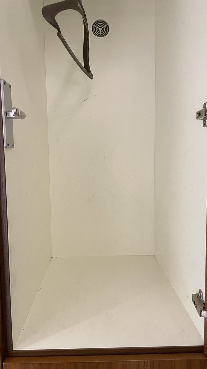 RCITGuy's tweet photo. Nice to see @DavidLloydUK Beckenham is still a shithole as cleaners are doing nothing useful.. This has been like this for months. Fed up asking the cleaners to “have a go”… £250/month is being spent well.. https://t.co/4e4VYOYLTw