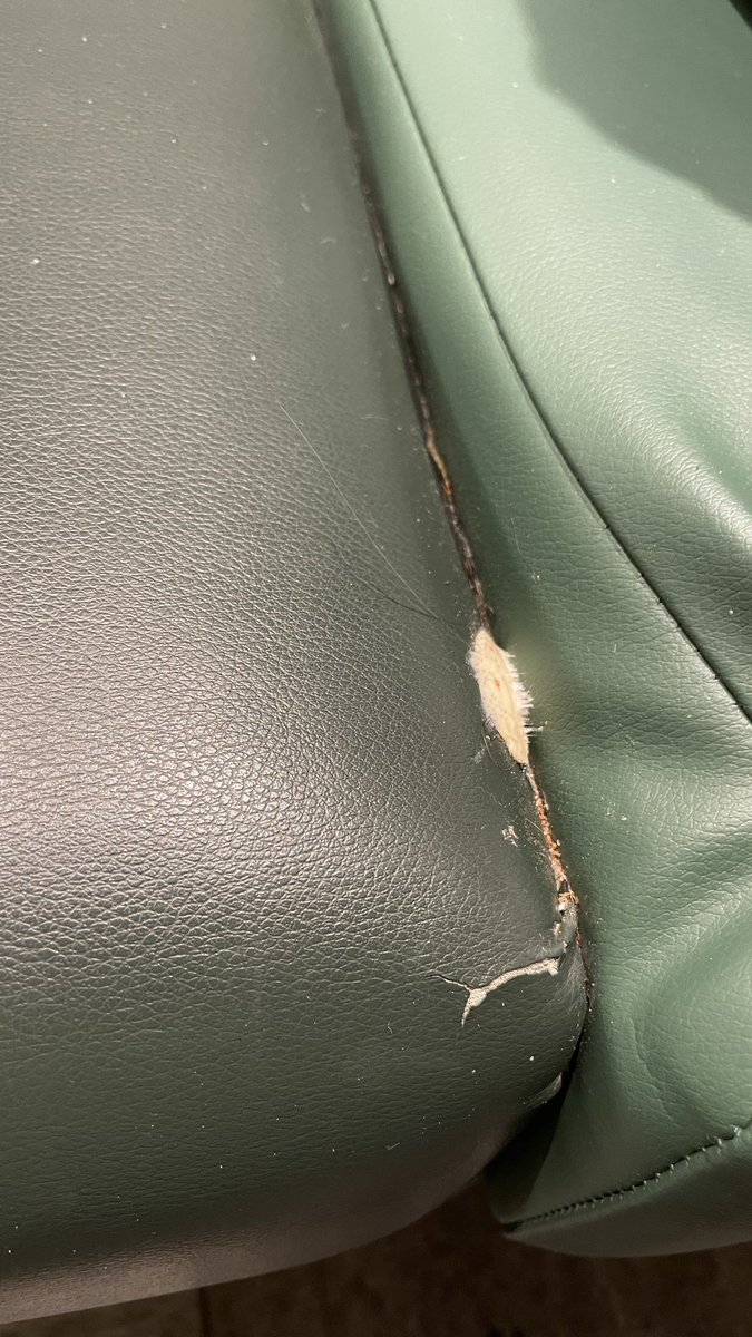 RCITGuy's tweet photo. Nice to see @DavidLloydUK Beckenham is still a shithole as cleaners are doing nothing useful.. This has been like this for months. Fed up asking the cleaners to “have a go”… £250/month is being spent well.. https://t.co/4e4VYOYLTw