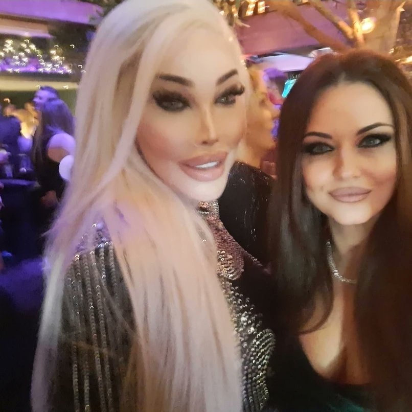 Another great #redcarpetevent <a href="/CurzonCinemas/">Curzon</a> #mayfair <a href="/netflix/">Netflix</a> film 
#thepsychopathlifecoach <a href="/AmbzDT/">Amber Doig-Thorne</a> Caroline Peacock, Celine Chapuis , <a href="/jessicaalvesuk/">Jessica Alves</a>
<a href="/TheSun/">The Sun</a> #pressnight #redcarpet