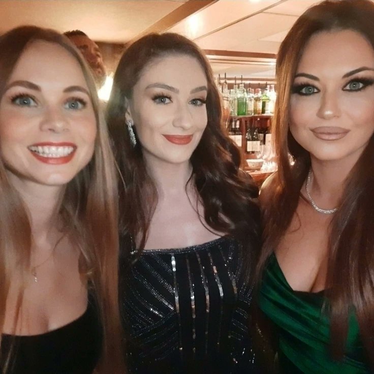 JoJo_Andr's tweet photo. Another great #redcarpetevent @CurzonCinemas #mayfair @netflix film 
#thepsychopathlifecoach @AmbzDT Caroline Peacock, Celine Chapuis , @jessicaalvesuk
@TheSun #pressnight #redcarpet https://t.co/5VbmVVTJpZ