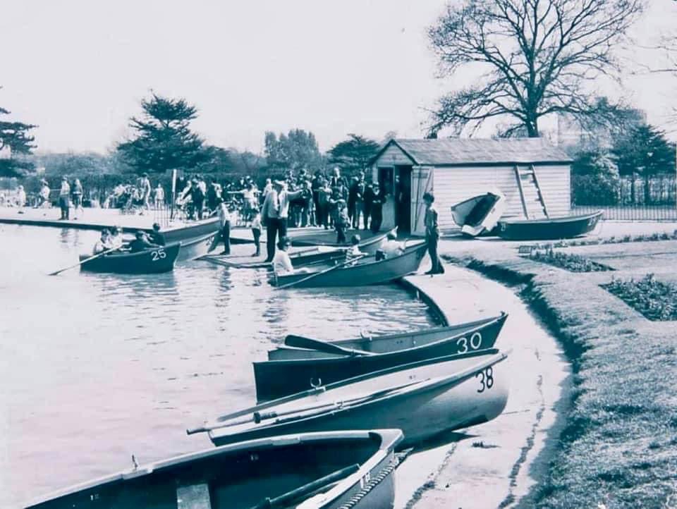 <a href="/GunnParkNebrs/">Gunnersbury Park</a> <a href="/Gunnersbury1/">Gunnersbury Park & Museum</a> <a href="/GunnersburySch/">Gunnersbury Catholic School</a> 

Went there as a kid. Went to Gunnersbury School. Played tennis and went on the boats. Also played rugby there, which I hated. My mate was punched in the face by a nutcase. Hello to Barry and Kelly (we used to call each other by our