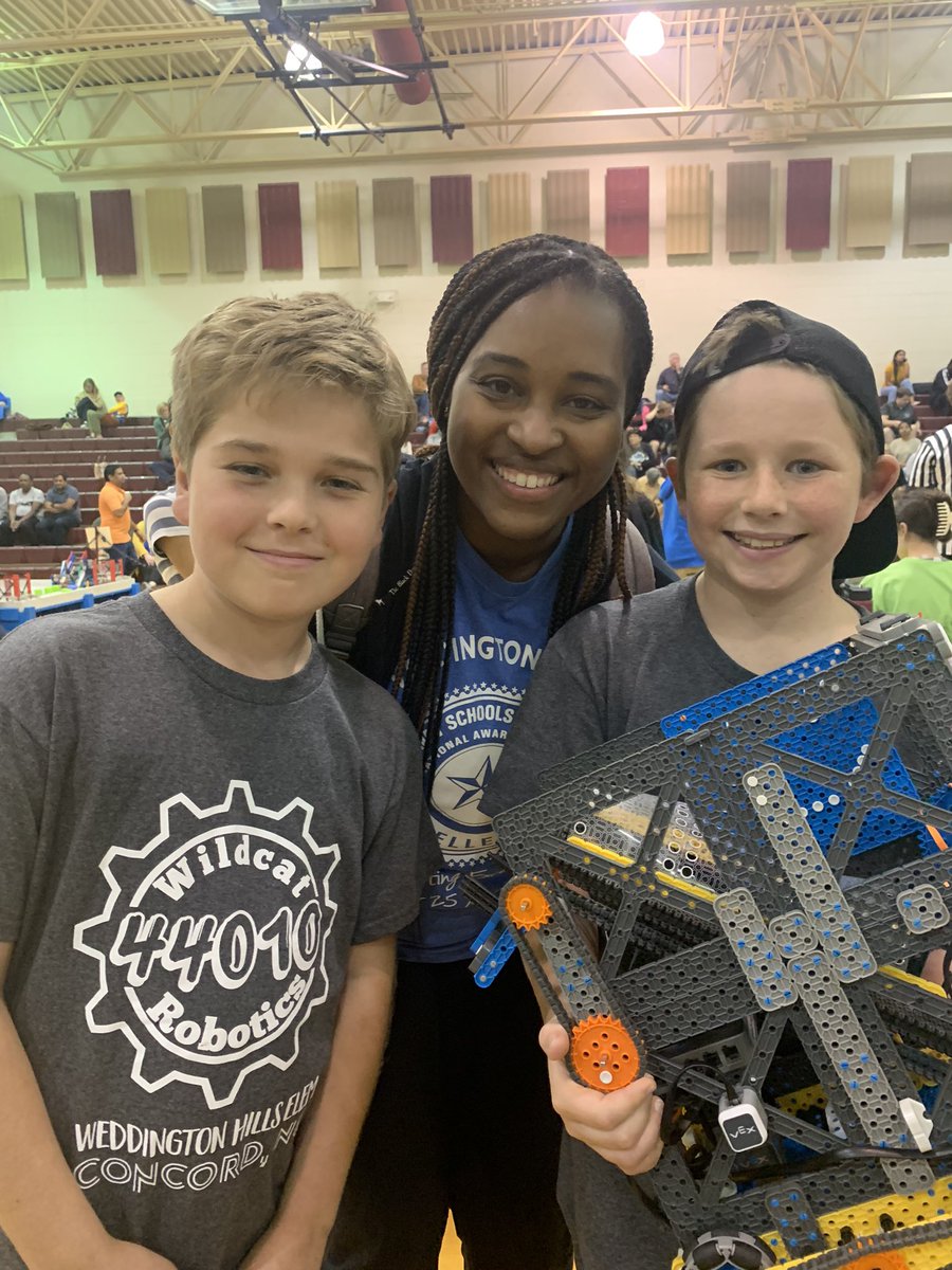 FarrahMilby's tweet photo. Great day to be a Wildcats!  Thanks Principal Lee for supporting our engineers!  Congrats to our Excellence Award winners.  @WHE_Whiskers @WHESBryant3 https://t.co/iimpcQyonm