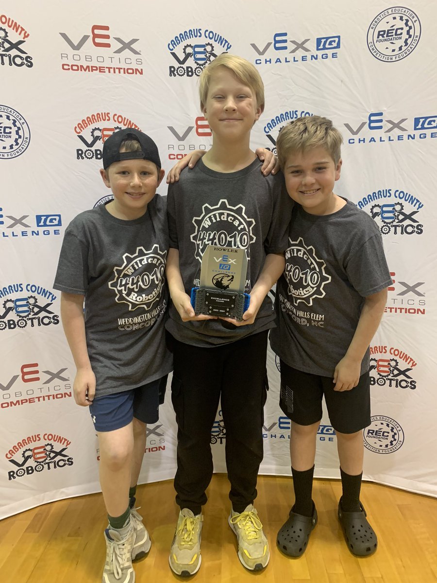 FarrahMilby's tweet photo. Great day to be a Wildcats!  Thanks Principal Lee for supporting our engineers!  Congrats to our Excellence Award winners.  @WHE_Whiskers @WHESBryant3 https://t.co/iimpcQyonm