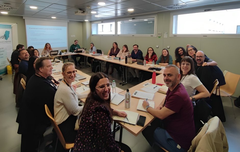 apticassociacio's tweet photo. Avui, les associacions de la @Red_Vertice han treballat de valent a la reunió anual, que enguany se celebra a l'@ASATI_ES 💪 La @mayabusque hi representa l'#APTIC, però veiem que no és l'única apticaire, @irvilsa 🫢
Desitgem a tots els assistents un descans ben merescut! https://t.co/UTmlyLxPpn