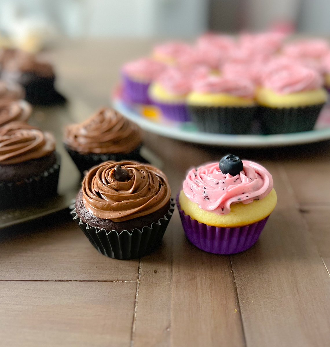 sambaschutte's tweet photo. Thank you so much to everyone who joined in today’s chaotic class! I’m so proud of you all and so grateful. Love seeing all your creations😍🧁 400 people joined to support @LAFoodBank and @BeMomentus! Thank you and Happy Crewsgiving- let’s keep spreading joy✨ and stiddies? https://t.co/eMgn5gBsDX