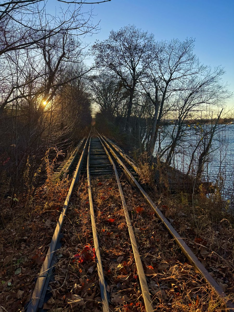 Sunset along the old Valley Road. #middletown