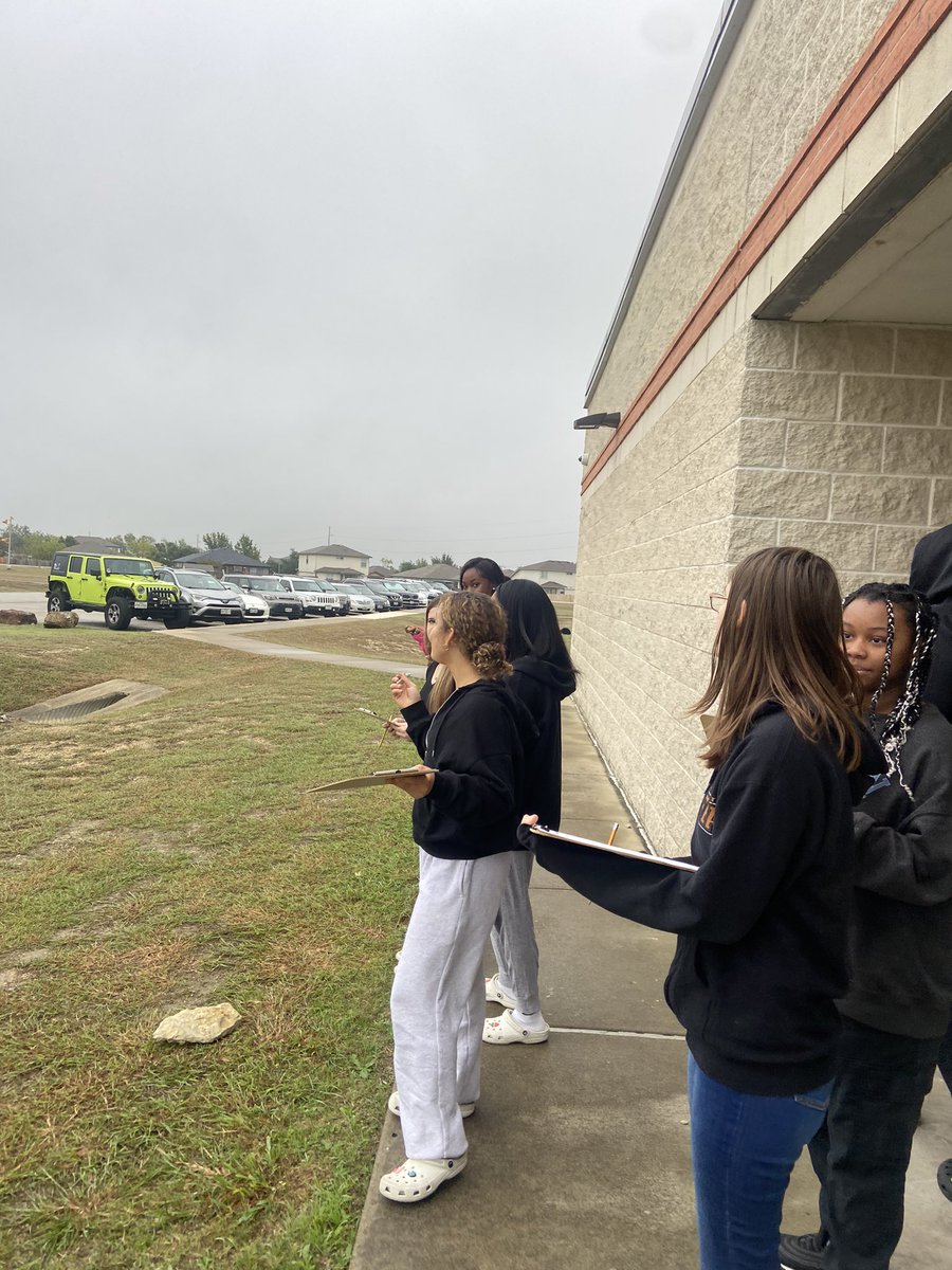 MsPustejovsky's tweet photo. Our week in Teen Leadership was filled with gratitude activities. We journaled, went on a nature walk and wrote letters to teachers. Happy Thanksgiving!! https://t.co/fIV8BIYbuN
