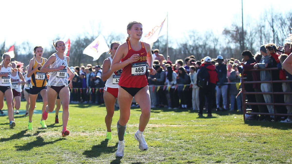 SimpsonXCTF's tweet photo. Lara Kallem wrapped up her cross country season by becoming the first female Storm runner since 2010 to compete at the NCAA Division III Championships.

Kallem completed the 6K course in a time of 22:45.2.

📰 https://t.co/igcF65F8g7

#rollriversXC https://t.co/zlDJU01rNC