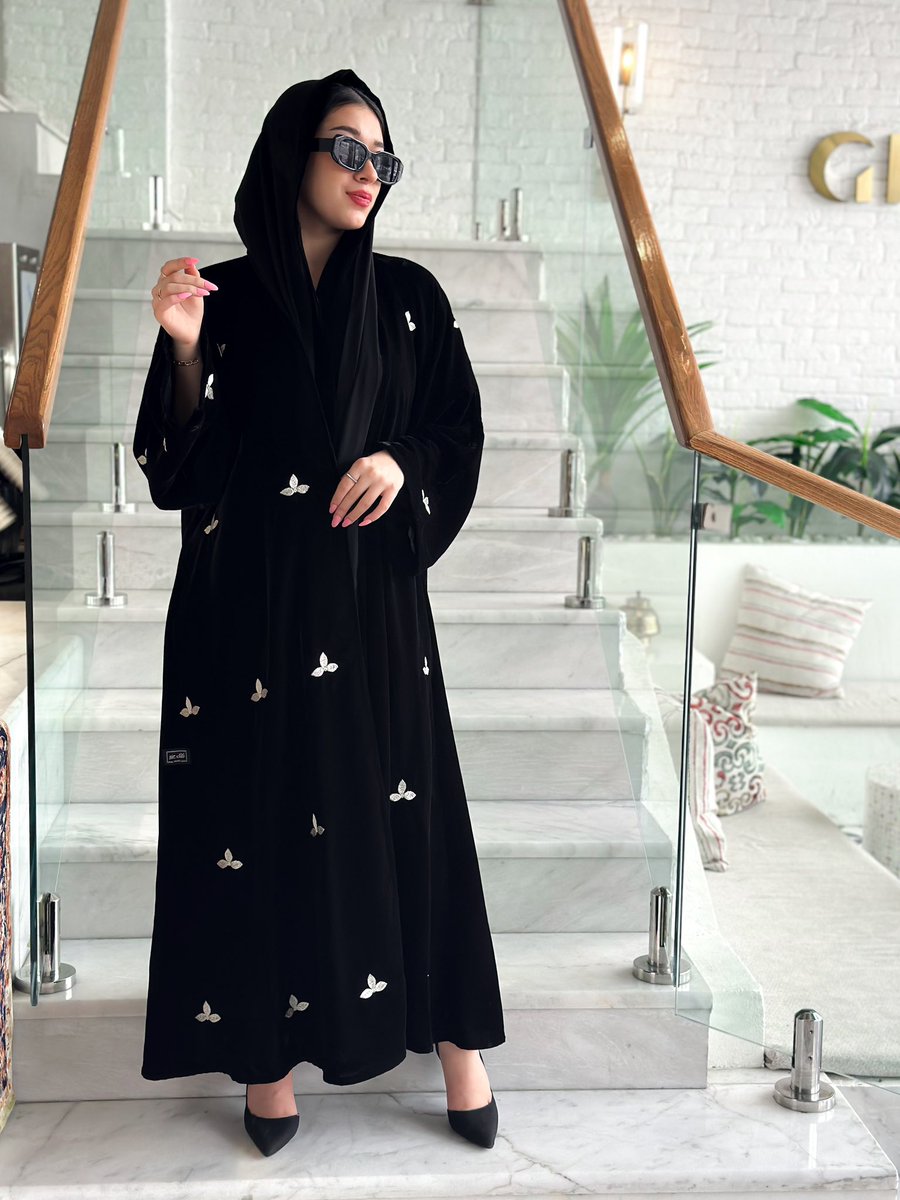 third_amber's tweet image. احدث تصاميم العبايات 
من ثلثك عنبر .. 
عباية الهنوف .. عباية مخمل بتطريز .. نص كلوش 
متاحة للطلب عبر الموقع الالكتروني : 

th-amber.com/NKNVRBm