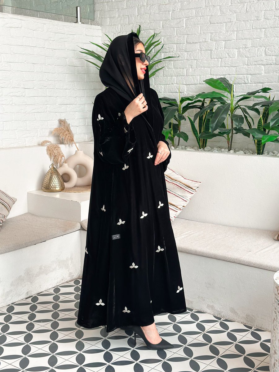 third_amber's tweet image. احدث تصاميم العبايات 
من ثلثك عنبر .. 
عباية الهنوف .. عباية مخمل بتطريز .. نص كلوش 
متاحة للطلب عبر الموقع الالكتروني : 

th-amber.com/NKNVRBm