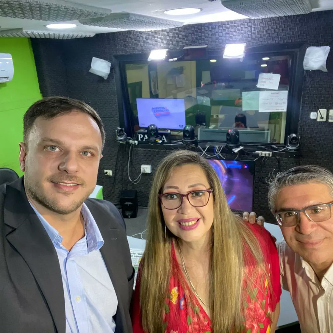 danyfleitaspy's tweet photo. Gracias Massimiliano Corsi por estar hoy con nosotros en MIPYMES &amp; EMPRESAS!!! Aprendimos muchísimo sobre el potencial de los biocombustibles 🌿🍃🌳 en 🇵🇾 y cómo pueden ayudar a  transformación energética!!! Agradezco a @lougamarra00  por el esfuerzo de seguir en el programa 👏👏 https://t.co/9L3qdClO2B