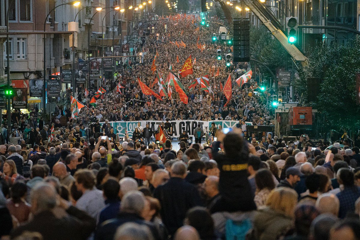 Josu_Estarrona's tweet photo. Thousands of people have marched to claim that the Basque Country is a Nation. #NazioaGara #WeAreNation #FreedomForTheBasqueCountry https://t.co/mrQLtI0gAg