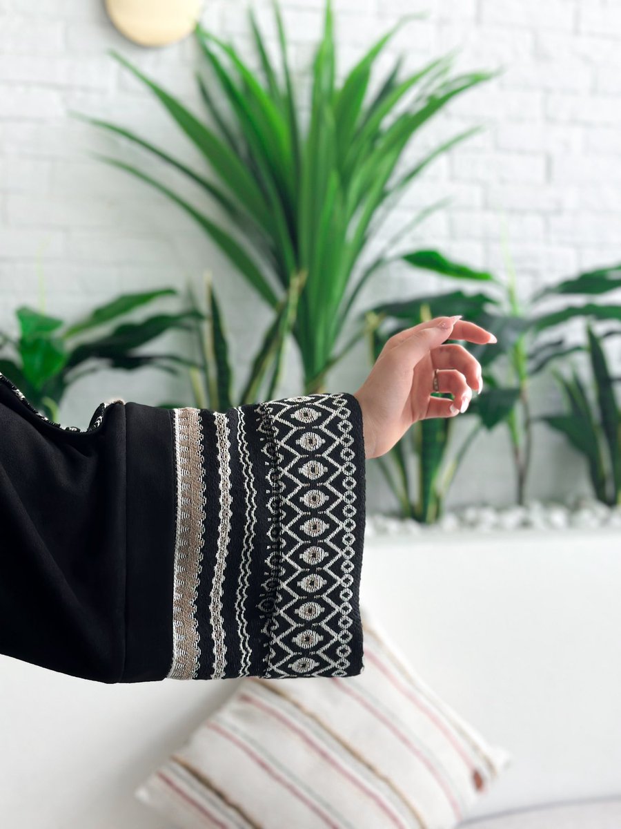 third_amber's tweet image. احدث تصاميم العبايات 
من ثلثك عنبر .. 
عباية وضحى .. عباية شامواه و اكمام سدو .. نص كلوش 
متاحة للطلب عبر الموقع الالكتروني : 

th-amber.com/mQoRbea