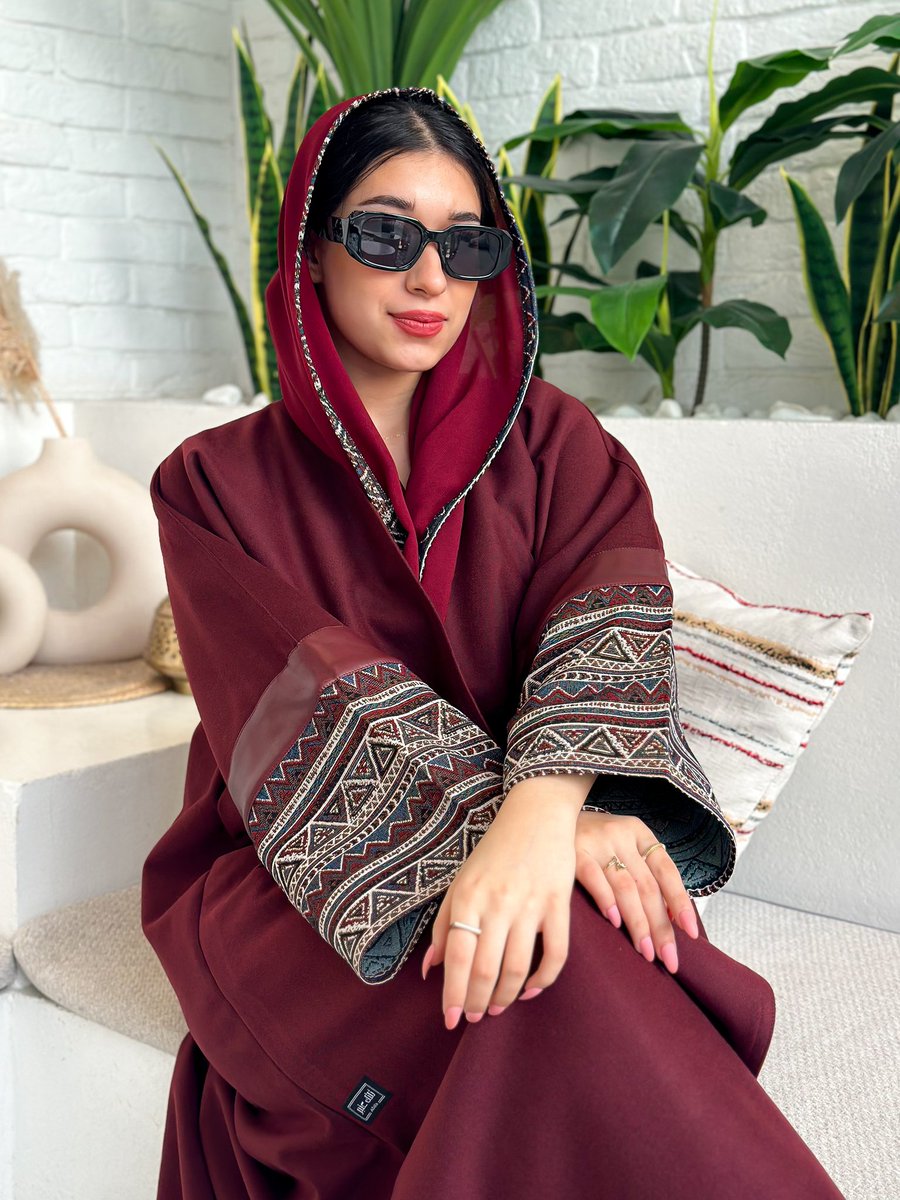 third_amber's tweet image. احدث تصاميم العبايات الشتوية
من ثلثك عنبر .. 
عباية سديم .. عباية شتوية جوخ و اكمام سدو .. نص كلوش 
متاحة للطلب عبر الموقع الالكتروني :

th-amber.com/rAzBQmQ