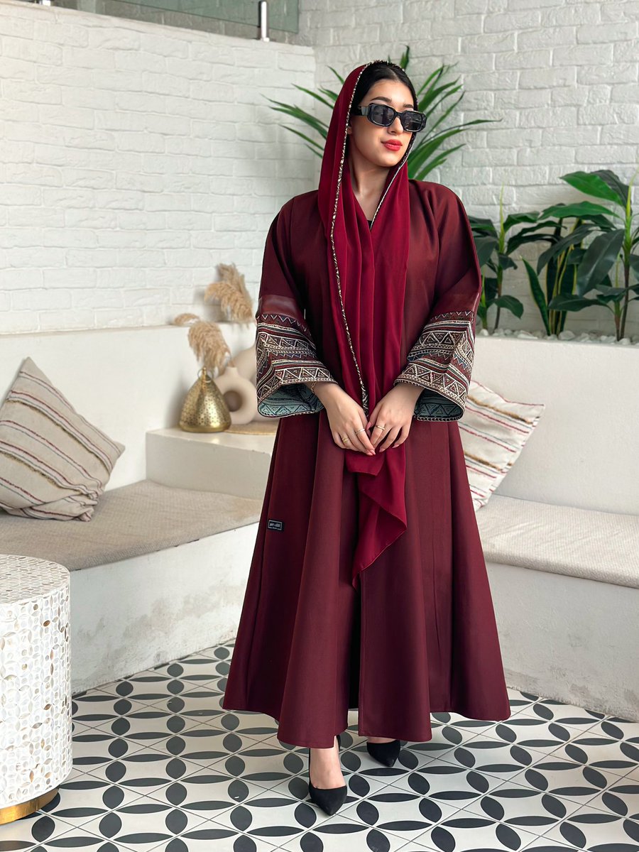 third_amber's tweet image. احدث تصاميم العبايات الشتوية
من ثلثك عنبر .. 
عباية سديم .. عباية شتوية جوخ و اكمام سدو .. نص كلوش 
متاحة للطلب عبر الموقع الالكتروني :

th-amber.com/rAzBQmQ