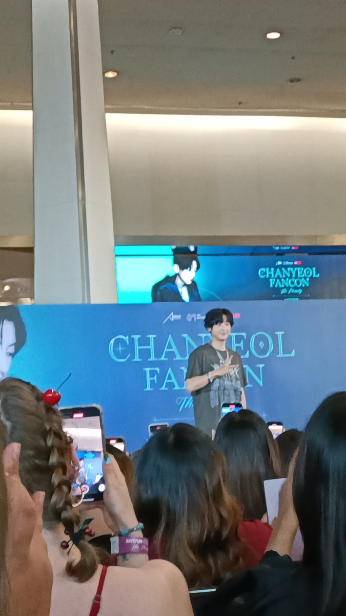 realmiew_wpk's tweet photo. ได้เข้างานแถลงข่าววันนี้ ใกล้สุดในชีวิตที่เคยเจอมา ในภาพอาจจะไม่ชัด แต่กับตาคือชัดมากๆๆๆๆ 🥹❤️🫶😍  #CHANYEOL_THE_ETERNITYinBKK 
#CHANYEOL https://t.co/5zG4hGGzy2