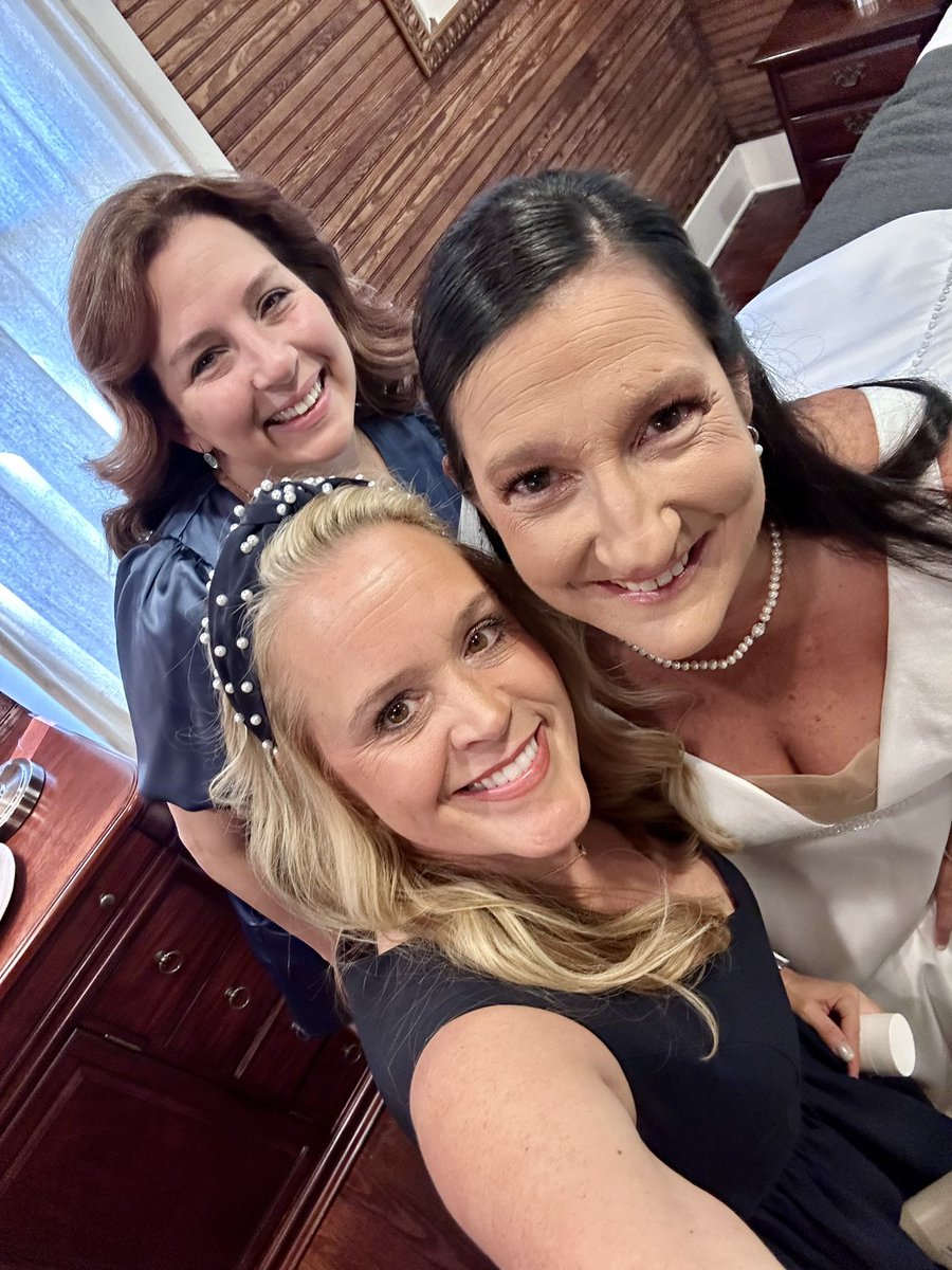 ChristyfromMS's tweet photo. @rebeldancer  married her soul mate today. @nrsheather  and I were thrilled to be a part of your special day. #WeWereYourSomethingBlue https://t.co/lx3IM4kmgK