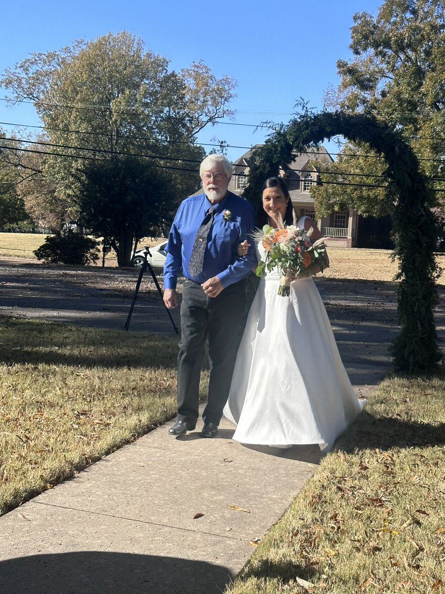 ChristyfromMS's tweet photo. @rebeldancer  married her soul mate today. @nrsheather  and I were thrilled to be a part of your special day. #WeWereYourSomethingBlue https://t.co/lx3IM4kmgK
