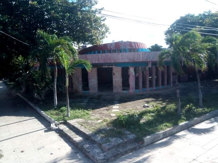 Antigua pizzería La Copa.
Municipio Playa.
La Habana. Cuba.
Noviembre 2023.
Vi esta foto y lloré, en mi infancia ahíe comí unas pizzas cubanas muy ricas a 1.20 pesos , me divertí y soñé, es triste MIY TRISTE EN SOCIALISMO ASQUEROSO ESTE #Cuba
