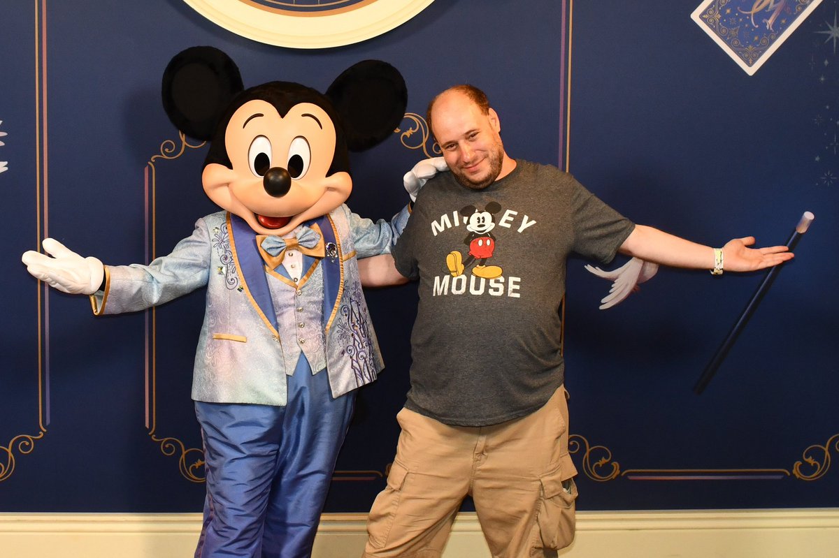 DMan016's tweet image. #HappyBirthdayMickey Love you.