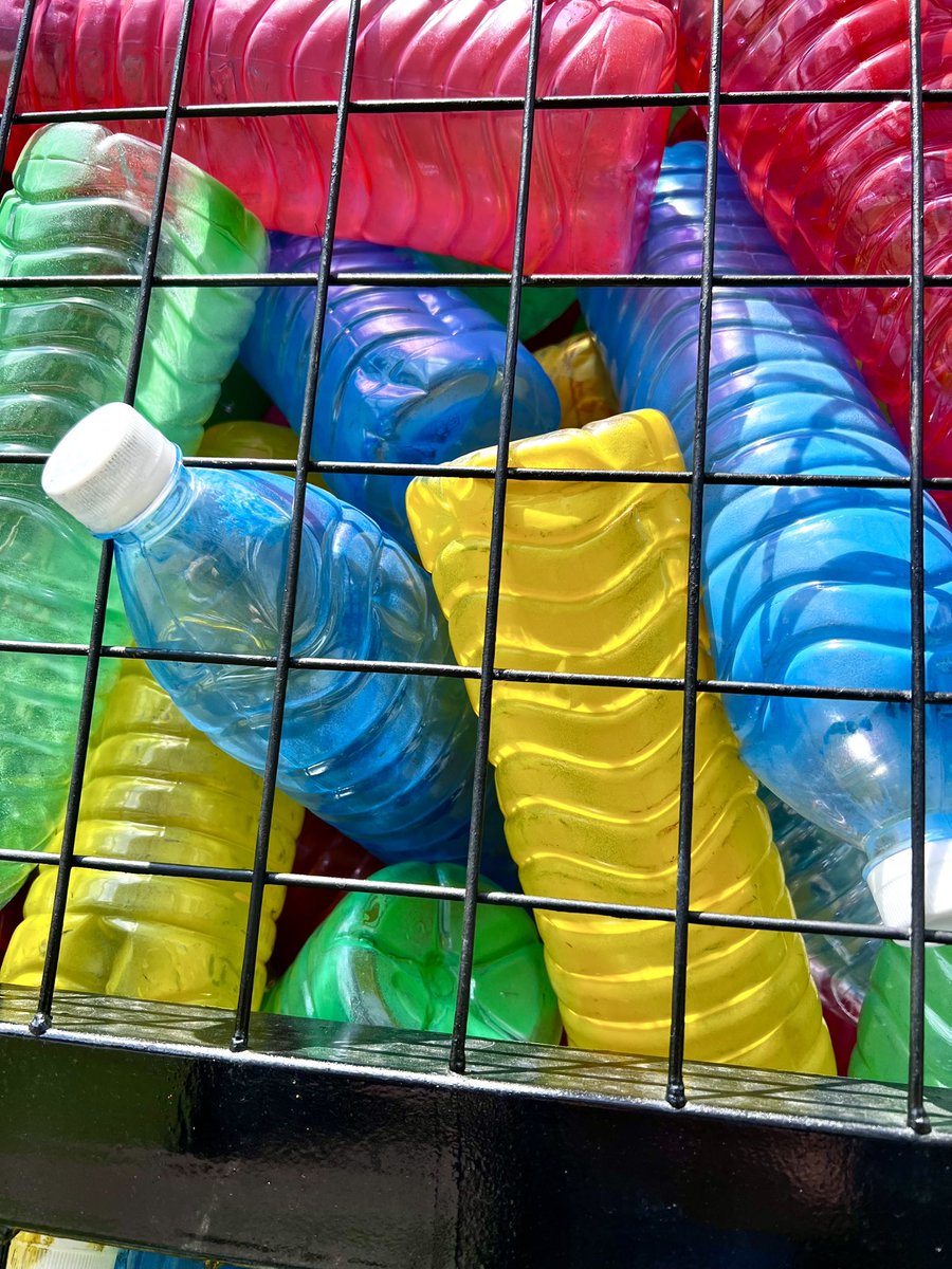 UNEP_AsiaPac's tweet photo. #DYK in 2019, plastics generated 1.8 billion metric tonnes of greenhouse gas emissions โ 3.4% of the global total.
A creative sign at #APClimateWeek in Johor Bahru, Malaysia brought home the connection between the pollution and climate crises. https://t.co/v7mtVAGZk9