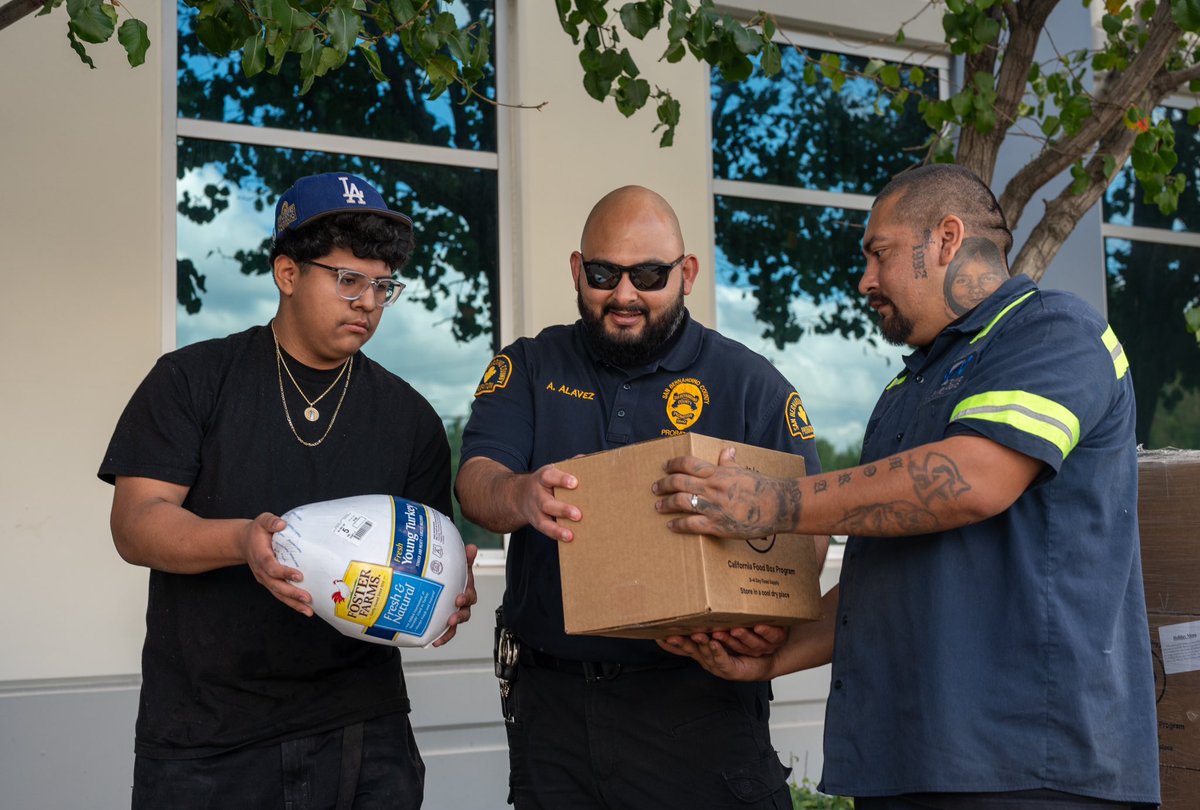 #SBCProbation, volunteers from the Youth Justice Center, along w/ Community Action Partnership of San Bernardino County &amp; Young Visionaries Youth Leadership Academy, helped local residents get prepared. They distributed turkeys at the Thanksgiving Turkey Giveaway &amp; Resource Fair.