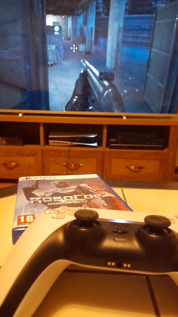 SwedishGamester's tweet image. It's been a very #LongTime since I pulled an #AllNighter and I'm gonna regret it tomorrow, but #RoboCop #RogueCity is just #TooGood to stop playing! 😅
