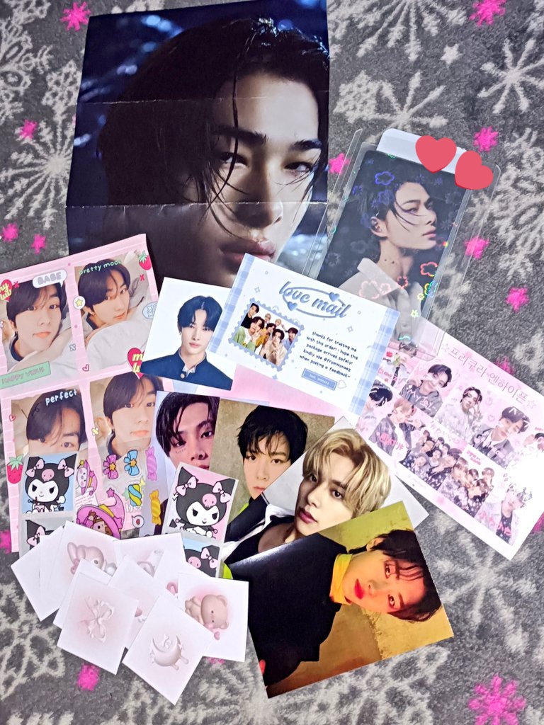 nikinshmrloml's tweet photo. ╰┈➤ 💌:YAY ni-ki kagat came homee safely! 🥹 ang ganda ng pc at andaming pa freebies thankyouuu sm ate @wonaez sa uulitin!!💗
#fromwonaez https://t.co/M1DXozfPQq