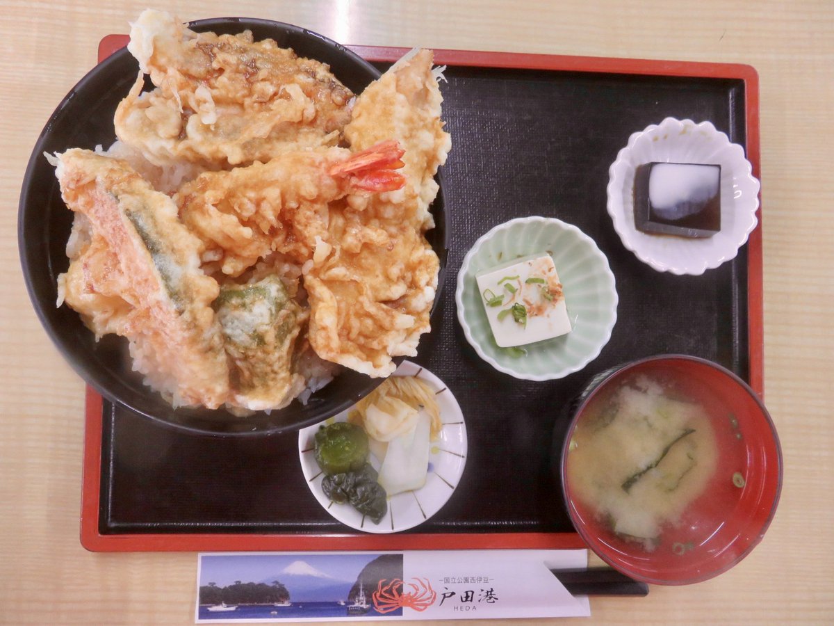 mrsk_hrk's tweet photo. 静岡県ツーリング
地魚料理　深海料理
【 魚重食堂 】
・天丼 大盛り
静岡県沼津市戸田303-5
#魚重食堂 #天丼 #ランチ #魚 #海鮮 #深海魚 #美味しい #飯テロ #食べログ #静岡県 #沼津市 #戸田港 https://t.co/dXLBgkvHYC
