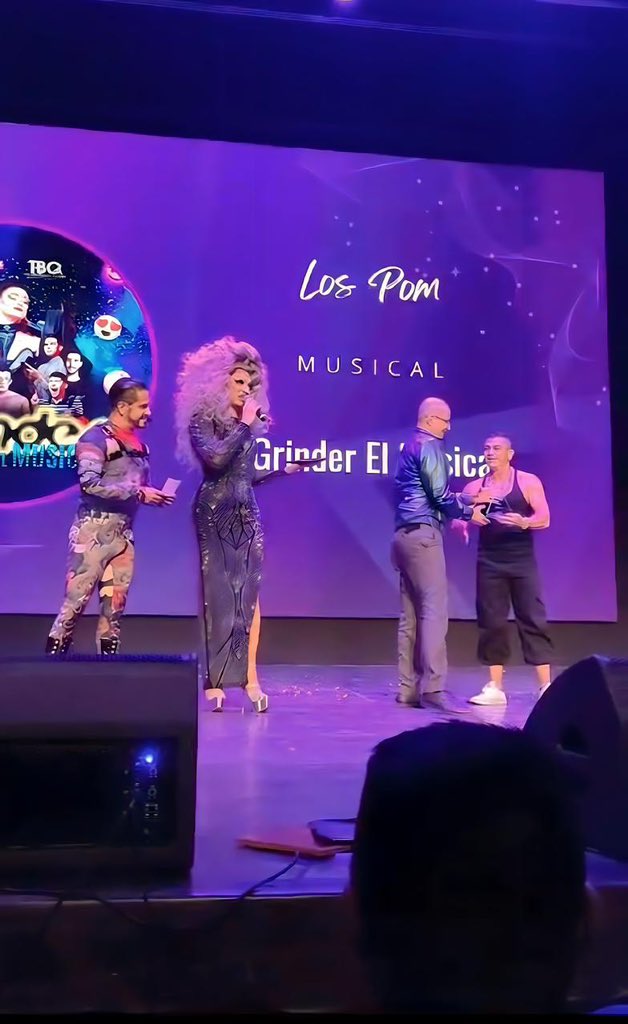 Gracias @premiosdelorgullo por el premio a mejor musical LGBT 🎭🌈🙏😍.

¡Felicidades a todxs: elenco, creativos y equipo de producción! 
Recibió @naiime  

#GrinderElMusical #Premio #Orgullo #LGBT #Teatro