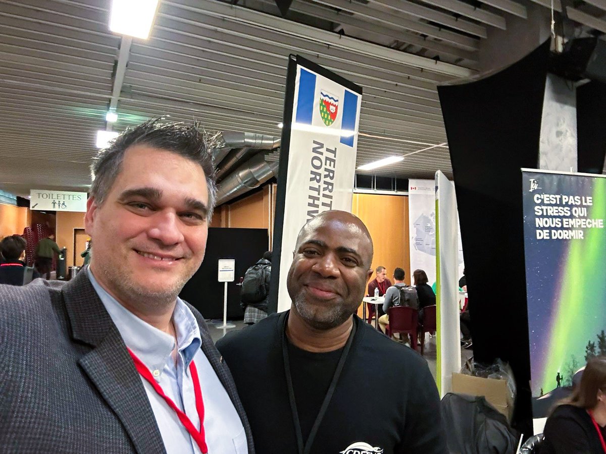 Le président-directeur général du <a href="/RDEECanada/">RDÉE Canada</a> , Yan Plante et le directeur général du CDÉTNO, François Afane, à la 19e édition de Destination Canada Forum Mobilité à Paris. #DestCanada2023