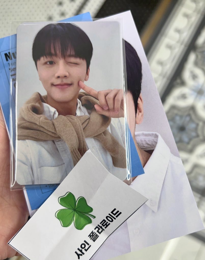 Infwa_35's tweet photo. 생일은 그인데 클로버는 나에게 오다니🍀 
턱괸 토끼보고 기절을 하고 말앗어요… #영빈 https://t.co/NdQafW9G4f