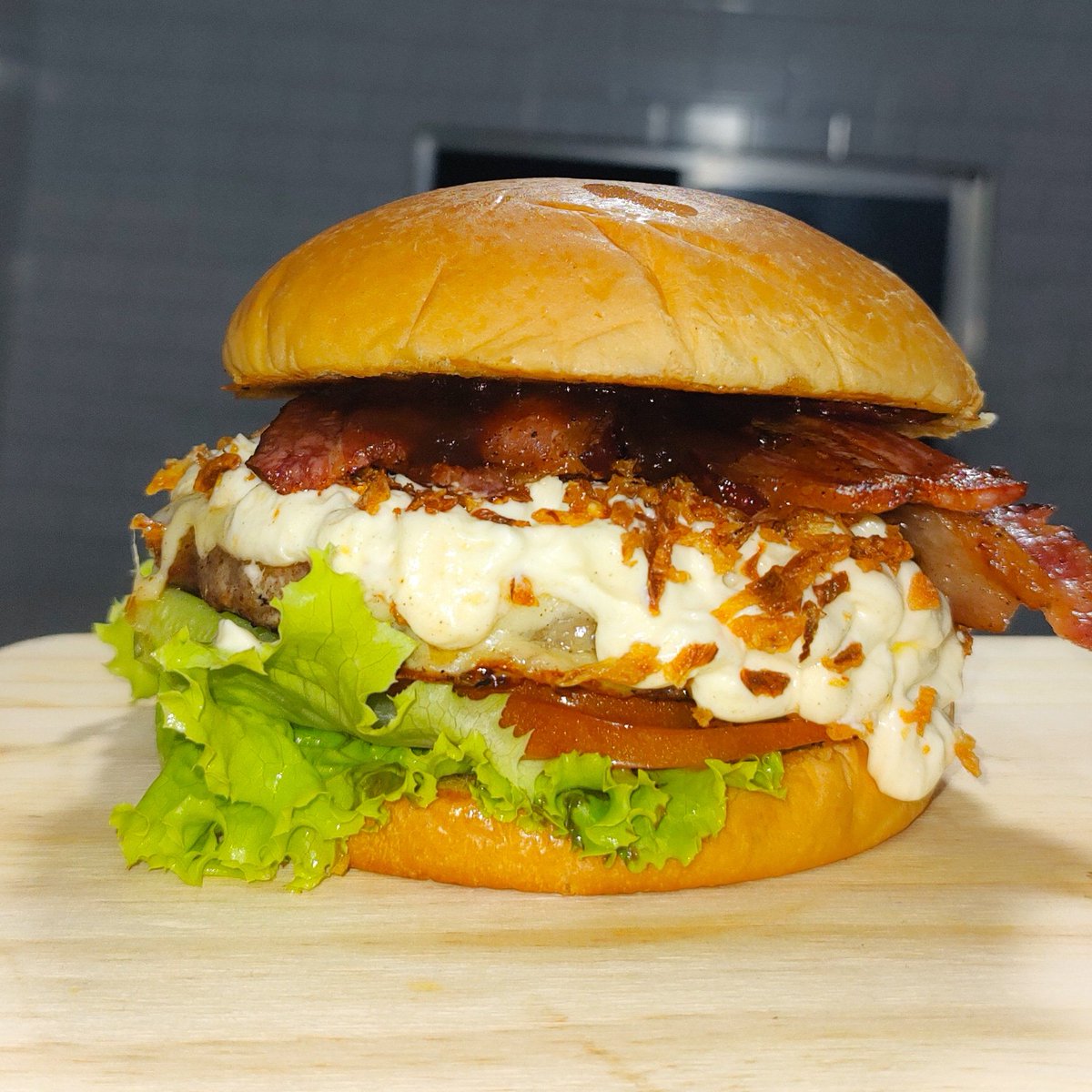 brinoca2's tweet photo. Fala sério que você nunca provou um veiga burger? 🤤

Vem provar essa gostosura 😋....

Trabalhamos apenas com delivery 🛵
Estamos no ifood 🔴
17:45 até 1h da manha ⌚

Cardápio 👇
https://t.co/6ofSXK8bo0 https://t.co/8nKPvI4Ubc