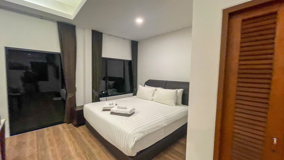 NNCouple69's tweet photo. รีวิว zone ใหม่ DGF Pool Villa 

โซนที่เราพักเป็น แบบ2ห้องนอน 3ห้องน้ำ 1สระว่ายน้ำส่วนตัว มีห้องส่วนกลาง พร้อมคาราโอเกะเหมาะกับ กลุ่มที่มาพักผ่อน ปาร์ตี้ กิจกรรม กลุ่ม ได้อย่างสบาย

@dragonflyDNV 
#dragonfly 
#naturistpoolvilla 
#poolvilla https://t.co/xFhUtC9fxc