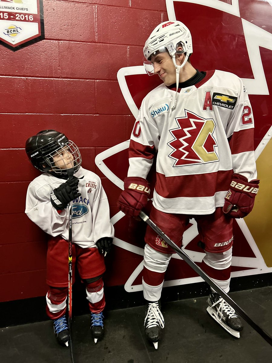 BarryDouglas1's tweet photo. This is what it’s all about. Kids having fun experiences. @CHWKFORD 7th player @Chiefs_Hockey @BCHockeyLeague https://t.co/n83NIs3xsK