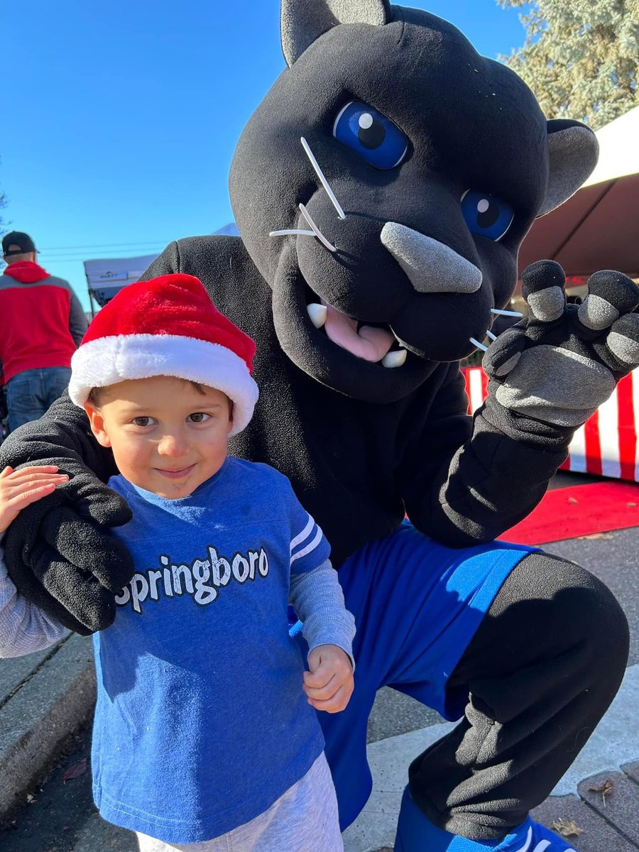 What a fun day at the Christmas in Springboro parade today!  Thanks to everyone that waved at me or gave me a hug 🐾💙 Merry Christmas 🎄