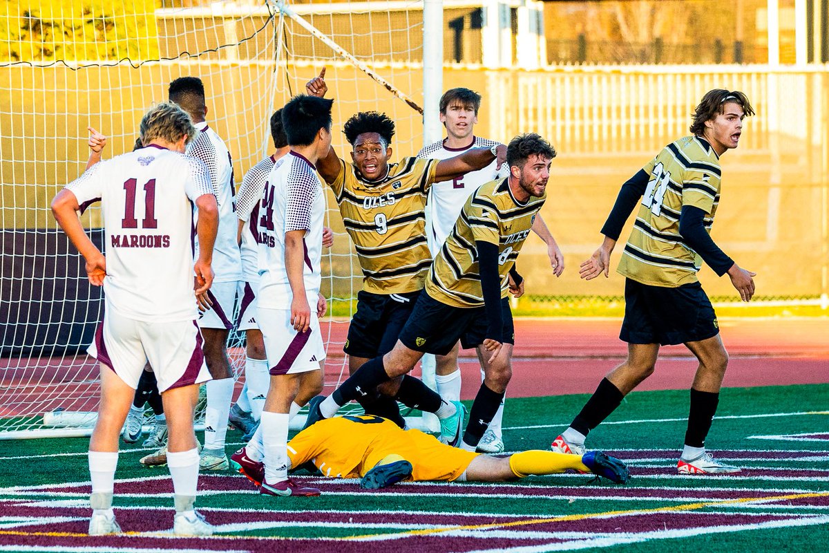 St. Olaf Athletics tweet media