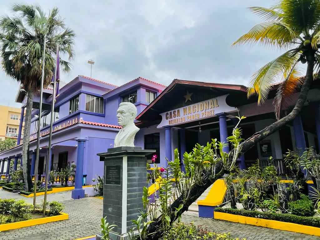 El Partido de la Liberación Dominicana, a la vez que se solidariza con las familias afectadas por la tormenta, pone a la disposición de las autoridades nacionales y municipales todos sus locales, así como también a nuestros reputados y experimentados técnicos, quienes en el