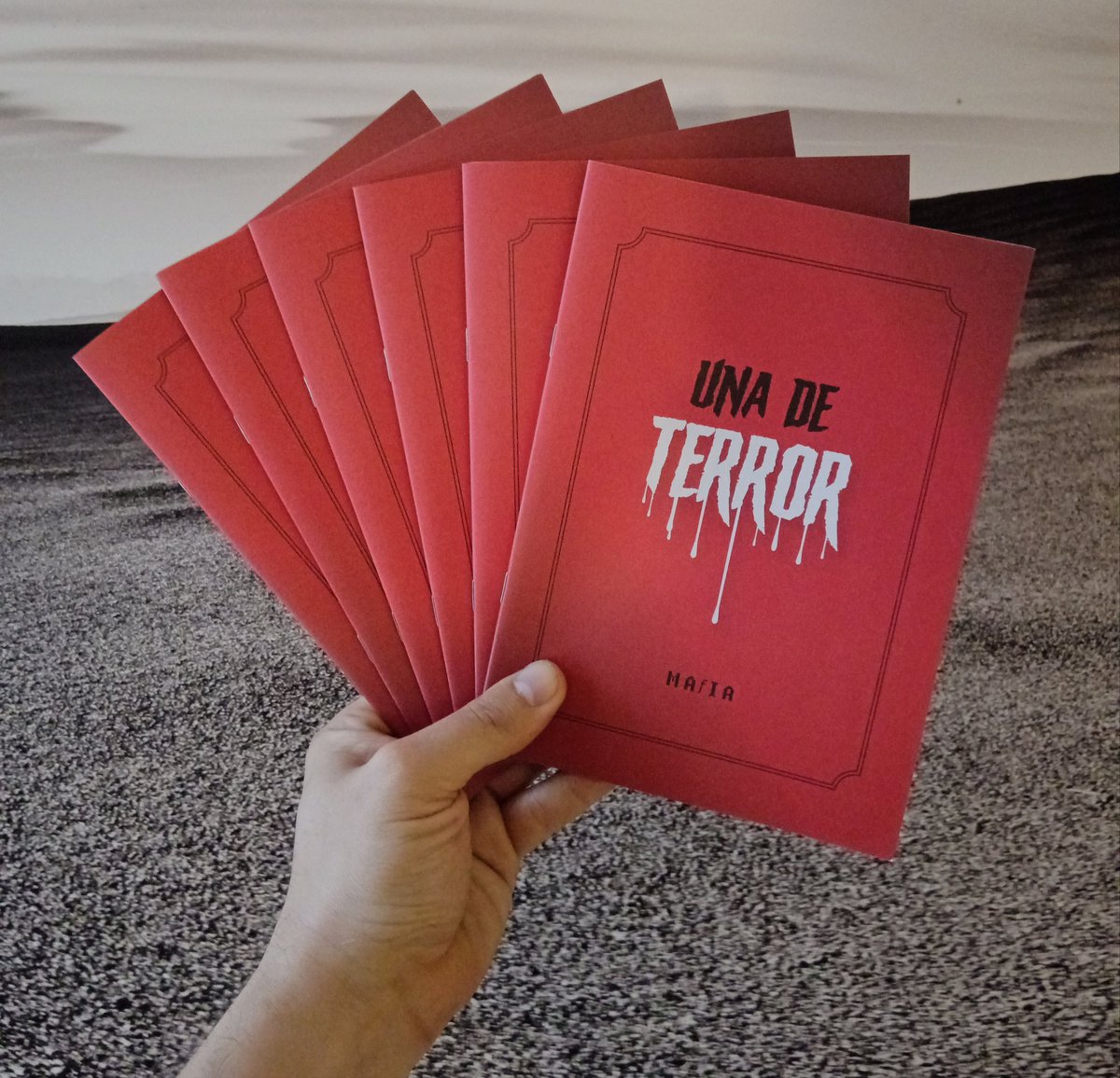 OsoPardo_'s tweet photo. Miren las hermosuras que tengo en mi poder. Orgullo colectivo. Si, el fanzine de @HolaMAFIA, Una de terror. 

¿Quién quiere? Lo consiguen acá: https://t.co/KX4ezoNxkm

#NuncaMas #NuncaMilei https://t.co/q5MRmqYolP