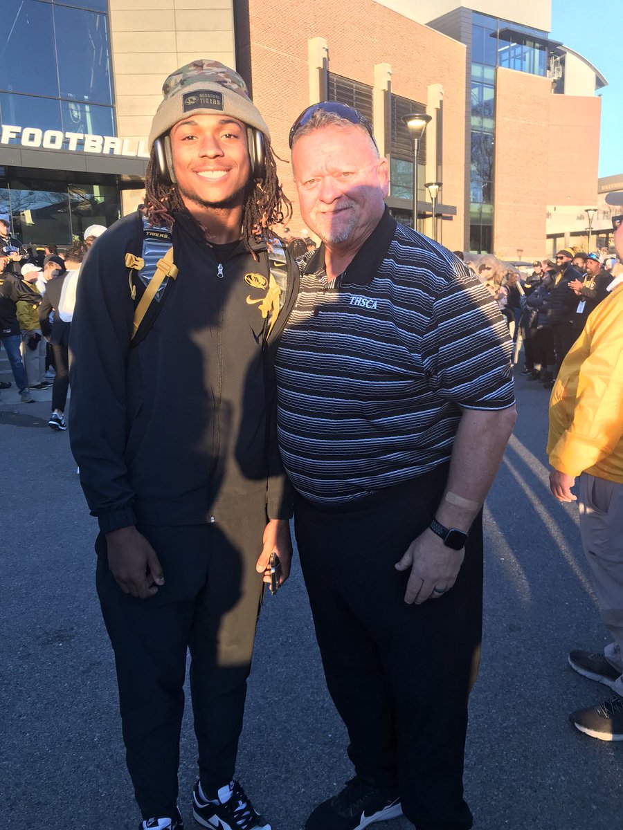 ⁦@_SpeedyQuis⁩ at the Tiger Walk… Love to 👀 it! #MIZ ⁦@DHSFBRecruiting⁩