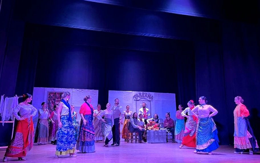 AytoParla's tweet photo. Hemos pasado una fantástica tarde en las jornadas de flamenco organizadas por @parlaandalucia, con la representación, a cargo del grupo #Almoraima, de "El amor brujo". https://t.co/BGa6447B8p